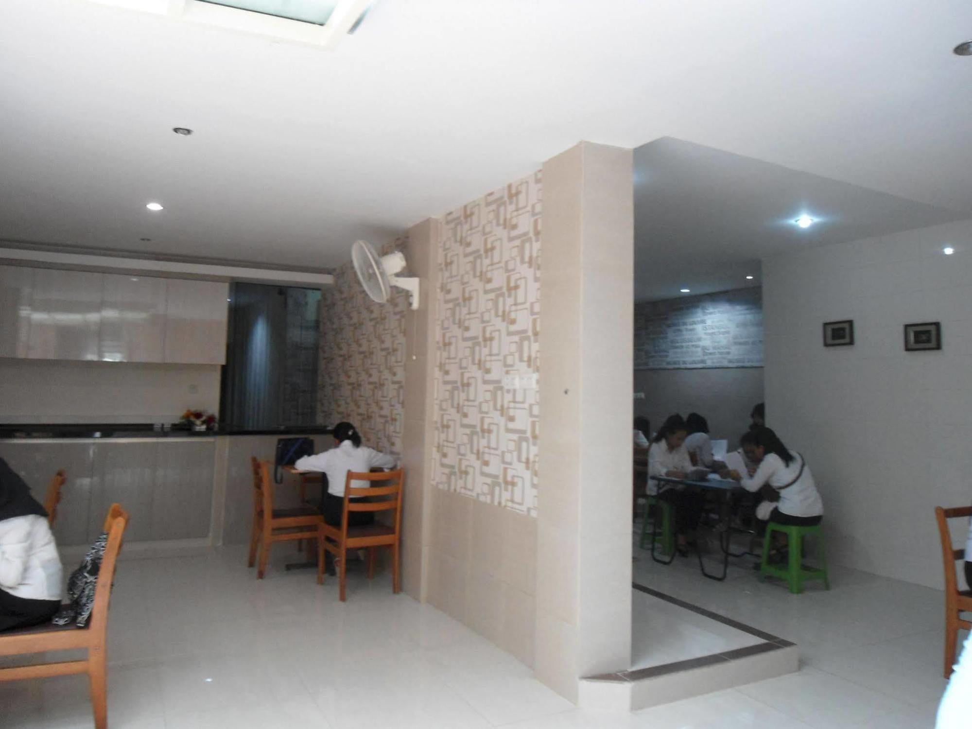 Permata Inn Medan Exterior photo